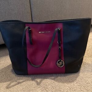 Michael Kors Black and Pink Totes Modern Design